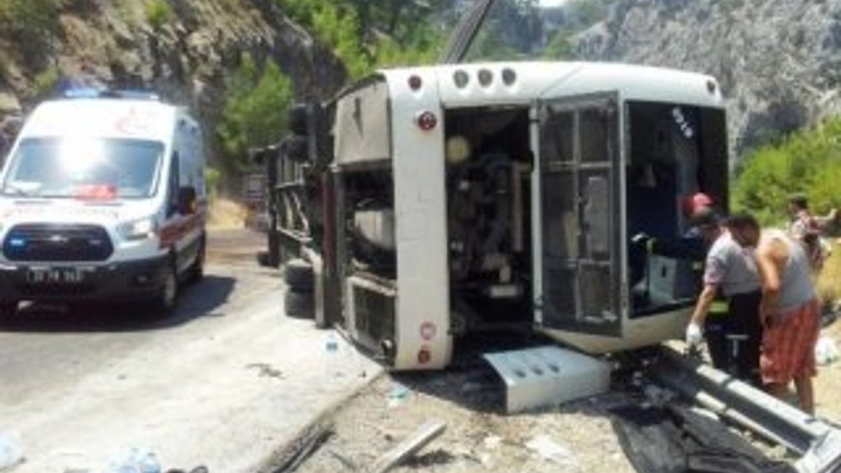 Tur otobüsü devrildi: 5 ölü