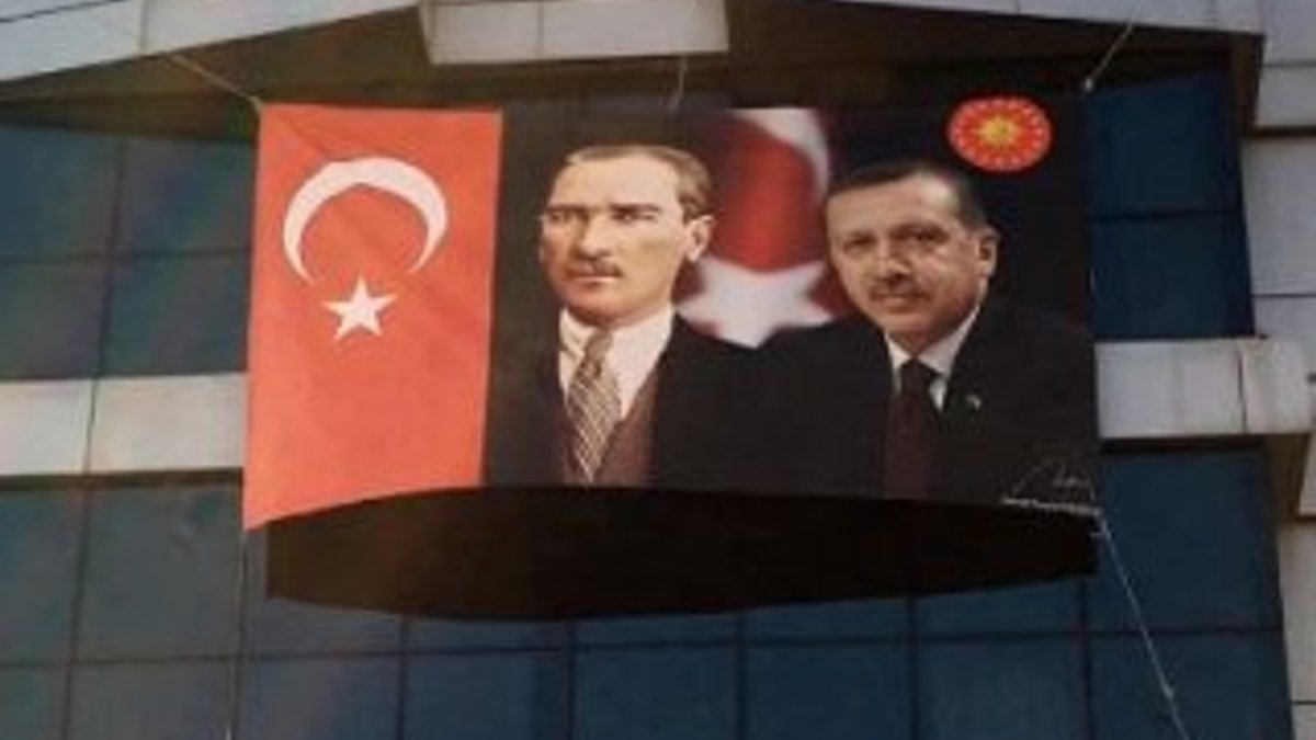 FETÖ'nün okuluna Atatürk ve Erdoğan’ın resimleri asıldı