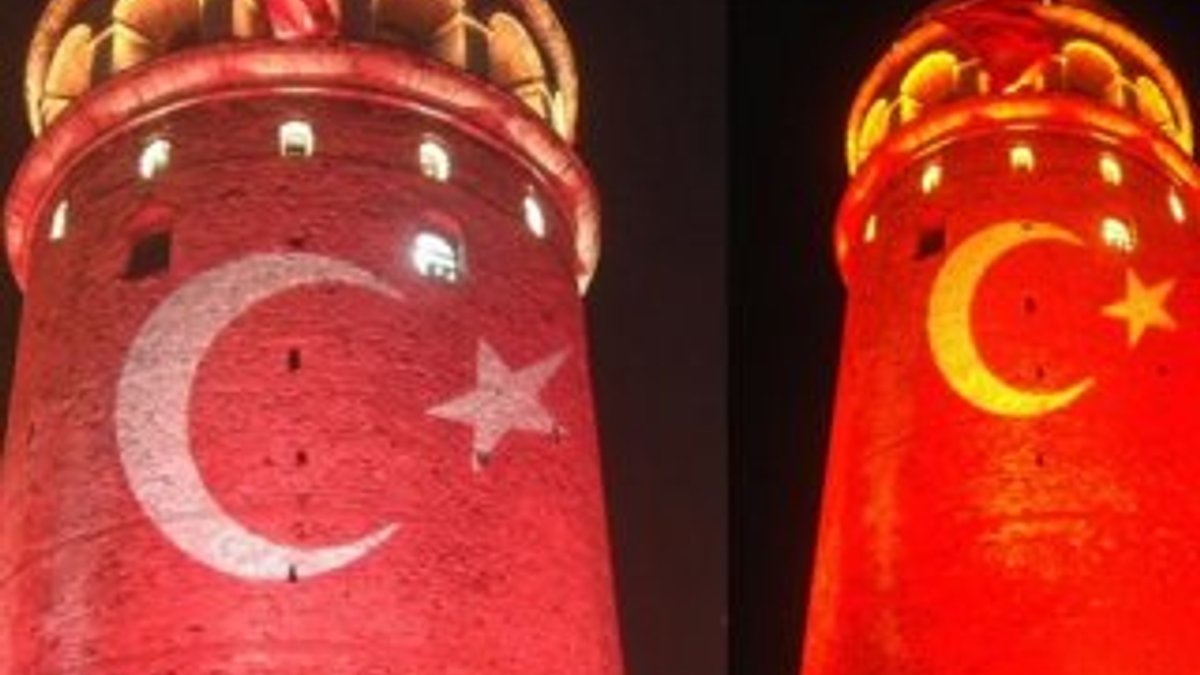 Galata Kulesi'ne Türk bayrağı yansıtıldı