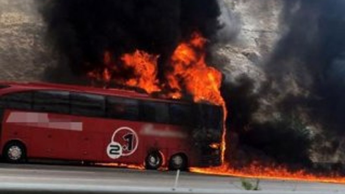 Mersin'de yolcu otobüsü hareket halindeyken yandı