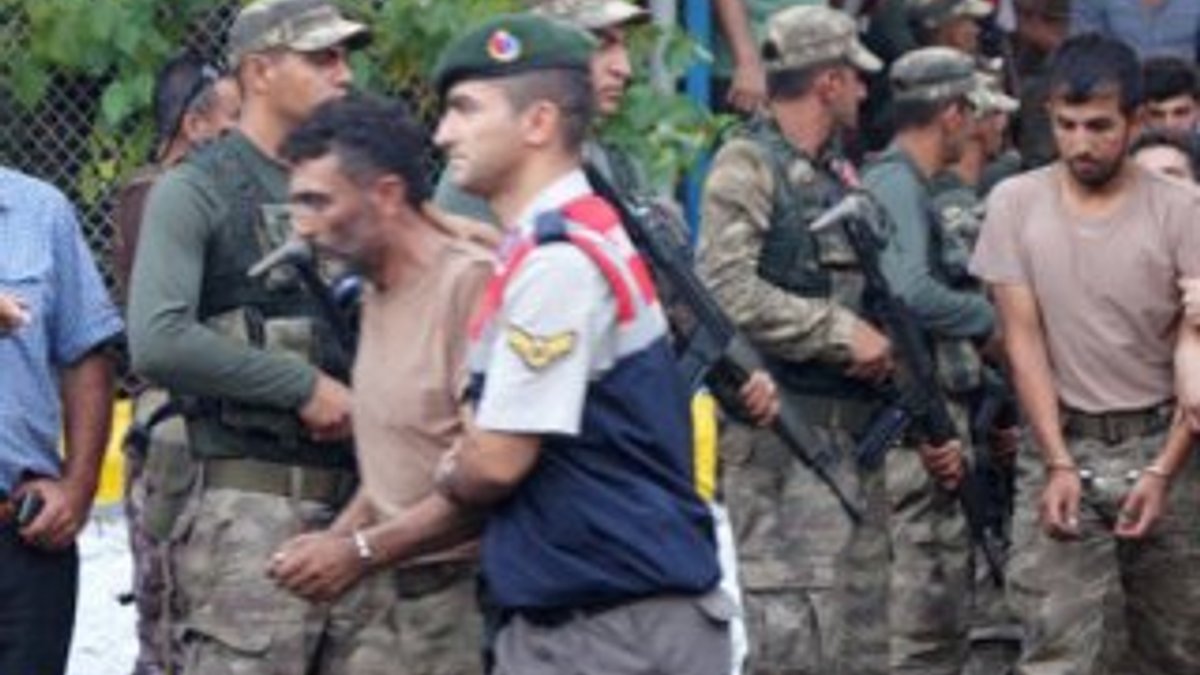 Marmaris'te yakalanan darbeci 11 asker adliyede