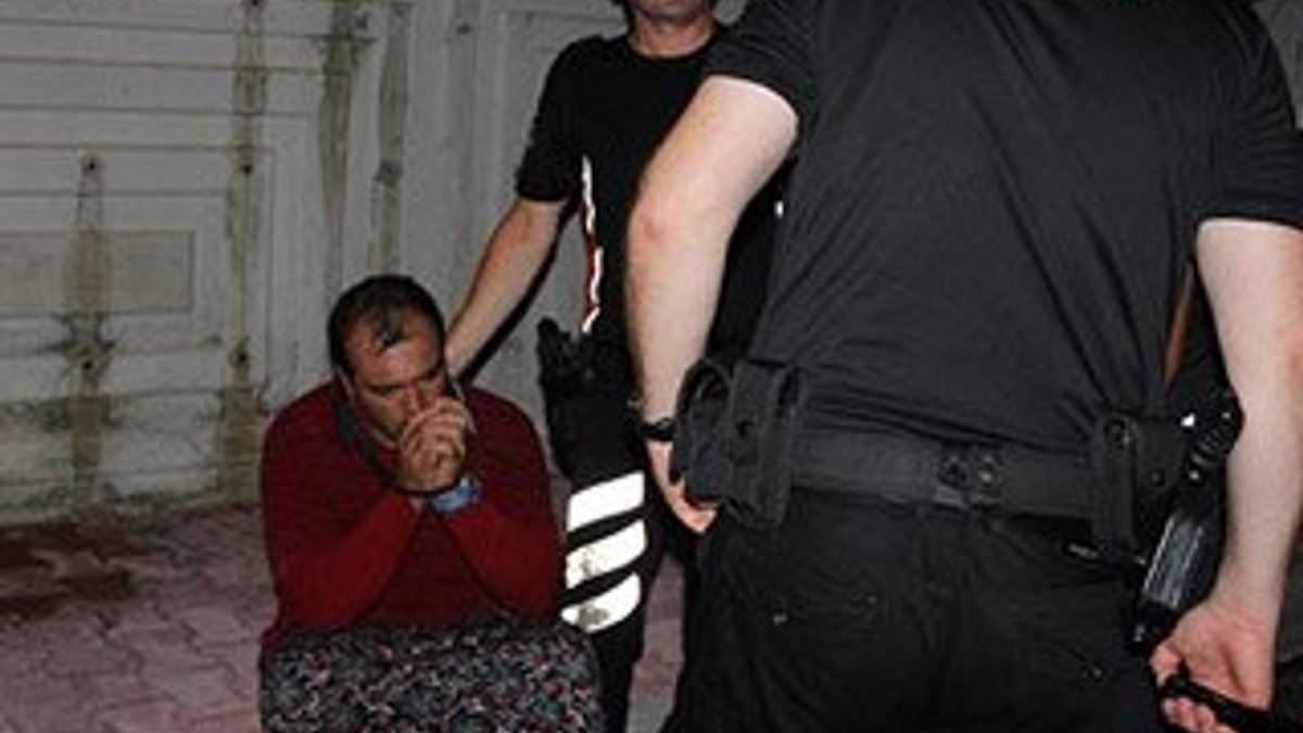 Antalya'da kadın kıyafetli erkek gözaltına alındı