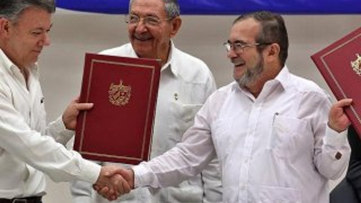 Kolombiya'da 52 yıllık iç savaş sona erdi