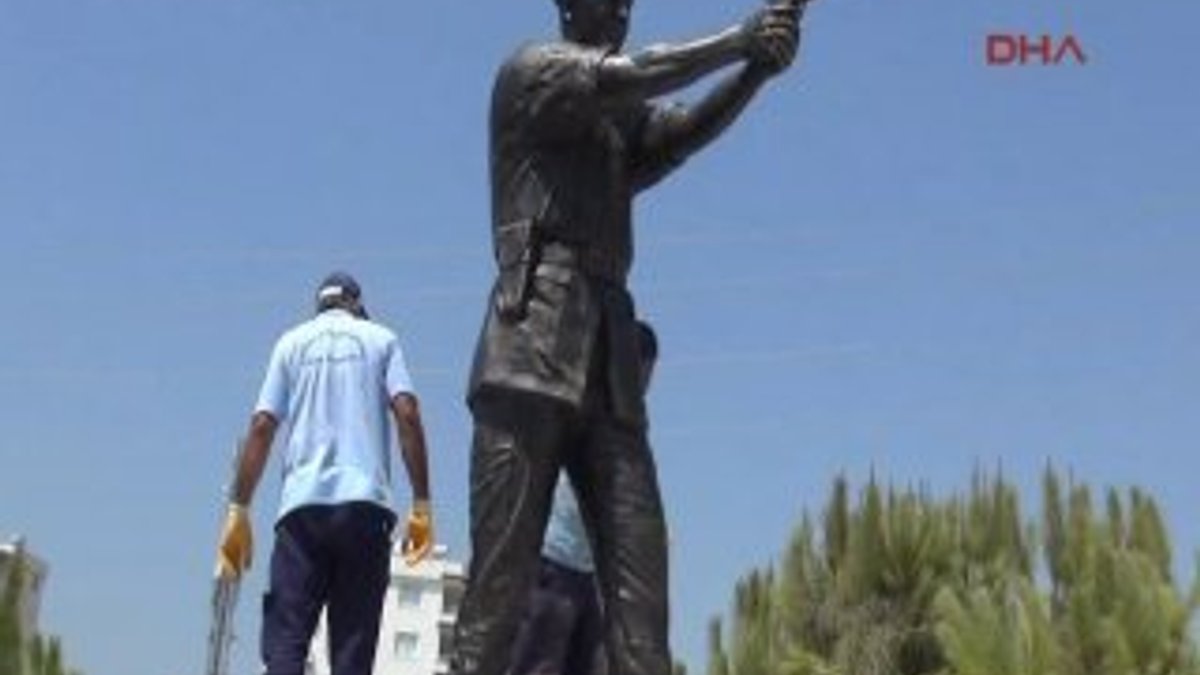 Şehit Ömer Halisdemir'in heykeli Mersin'e dikildi
