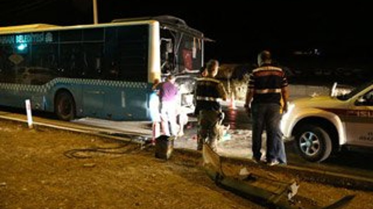 Halk otobüsü minibüsle çarpıştı: 14 yaralı