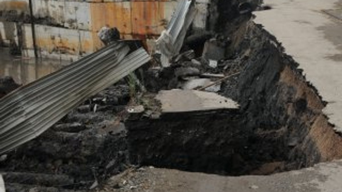 Zonguldak’ta asfalt yol çöktü