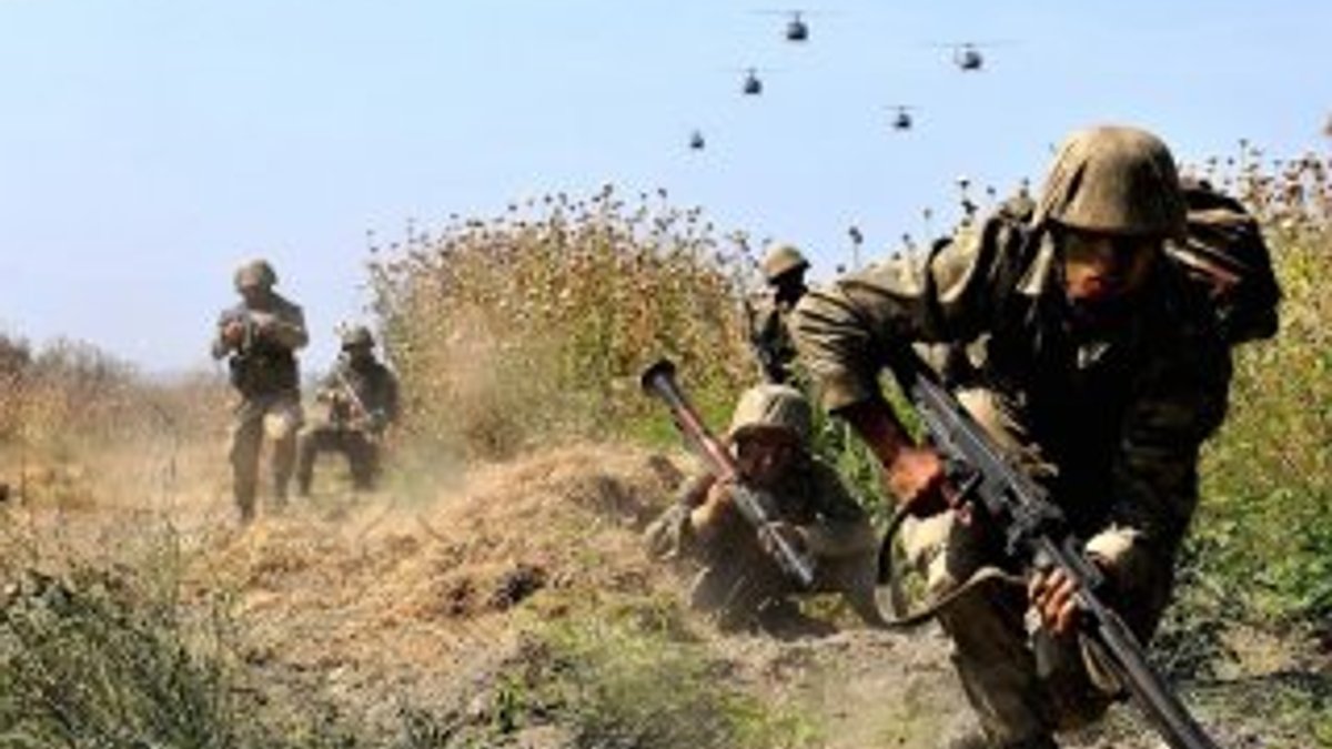 Hakkari'de çatışma: 4 asker yaralı