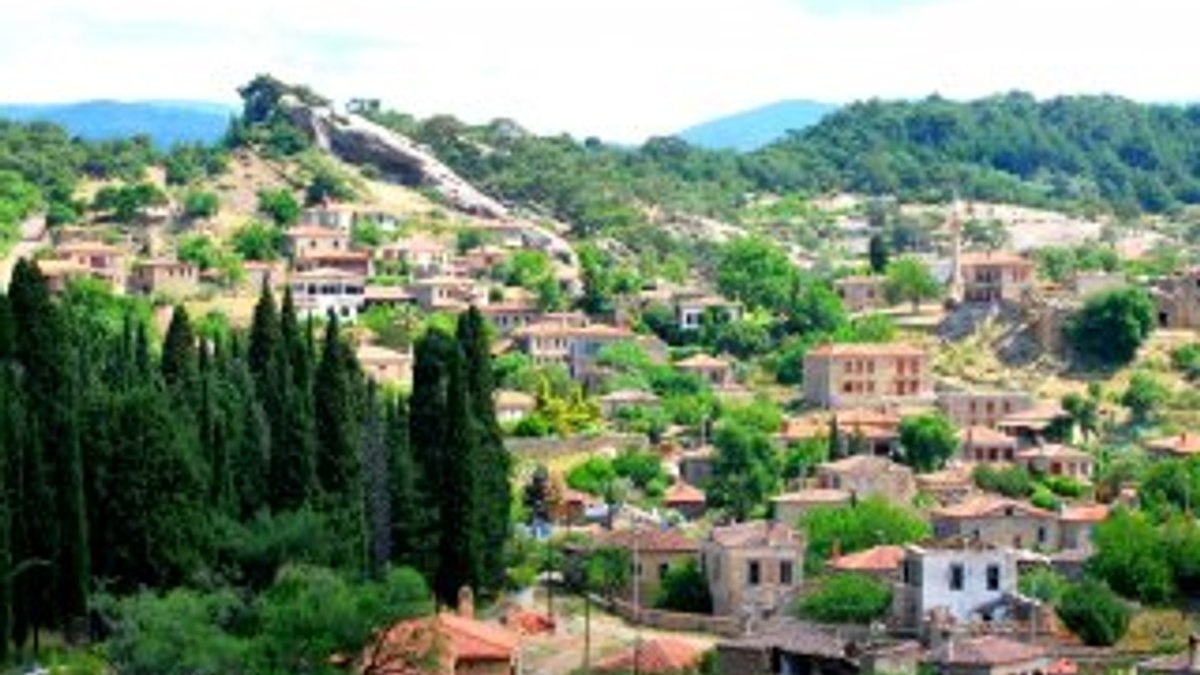 Kazdağı'nın eteklerinde emlak fiyatları el yakıyor