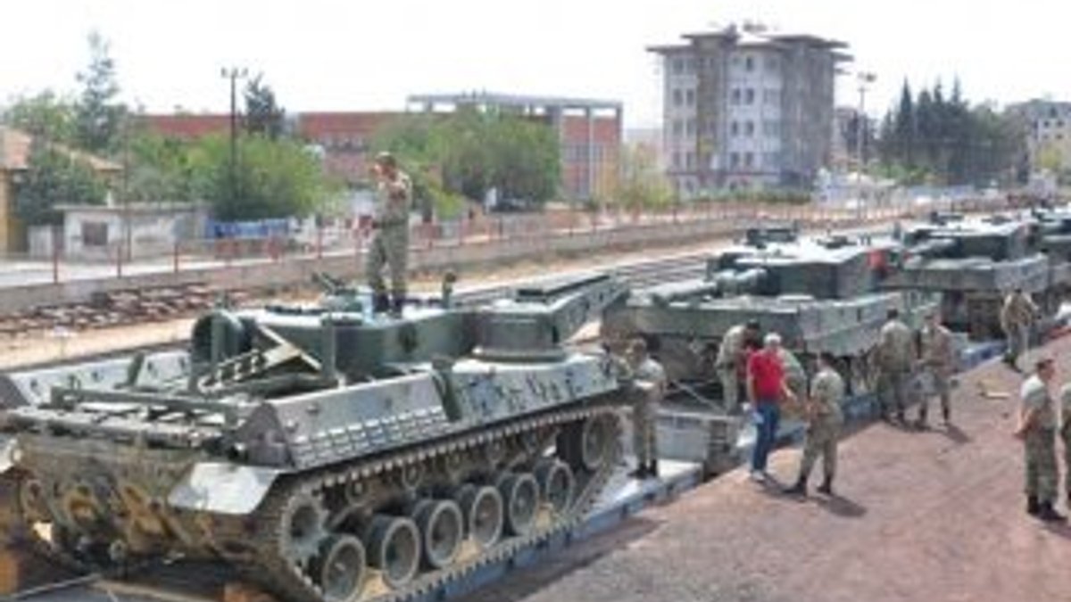 Maltepe askeri birliklerinin taşınması sürüyor