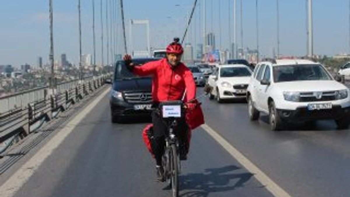 Teröre tepki için Almanya'dan İstanbul'a bisikletle geldi