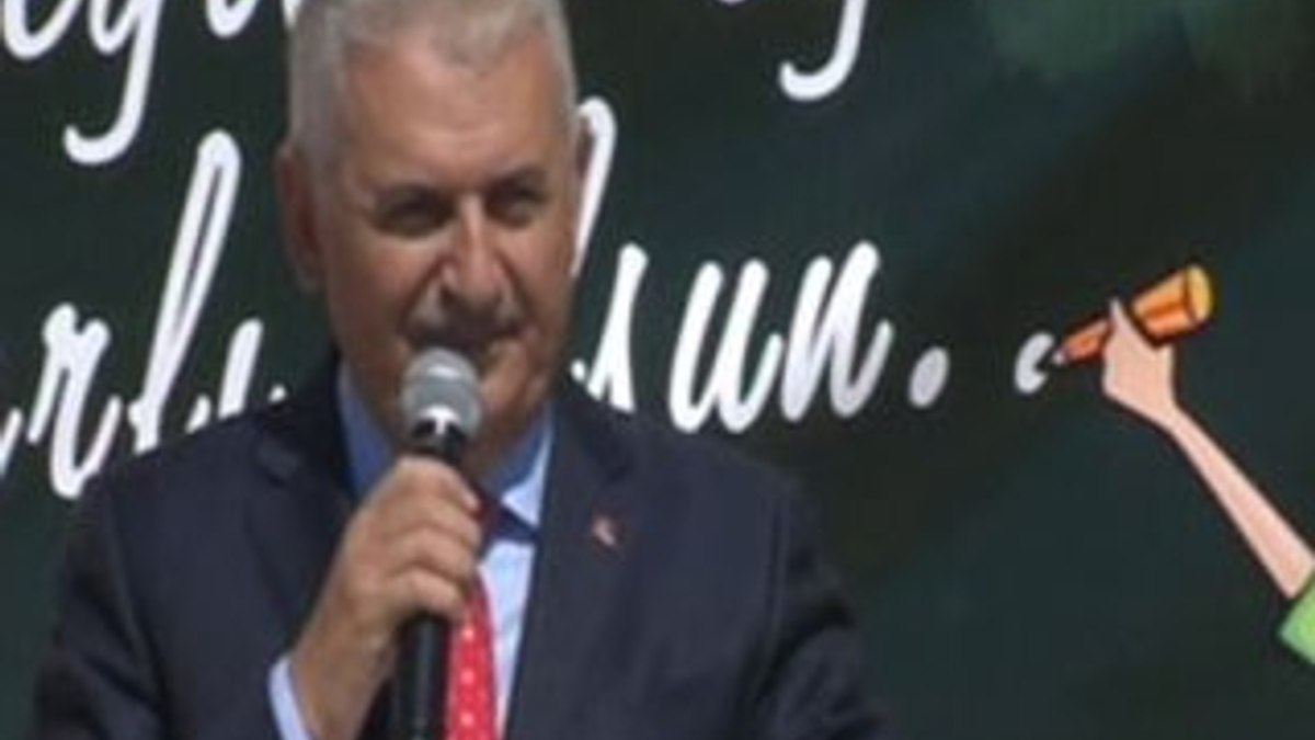 Binali Yıldırım ders kitaplarını saydı