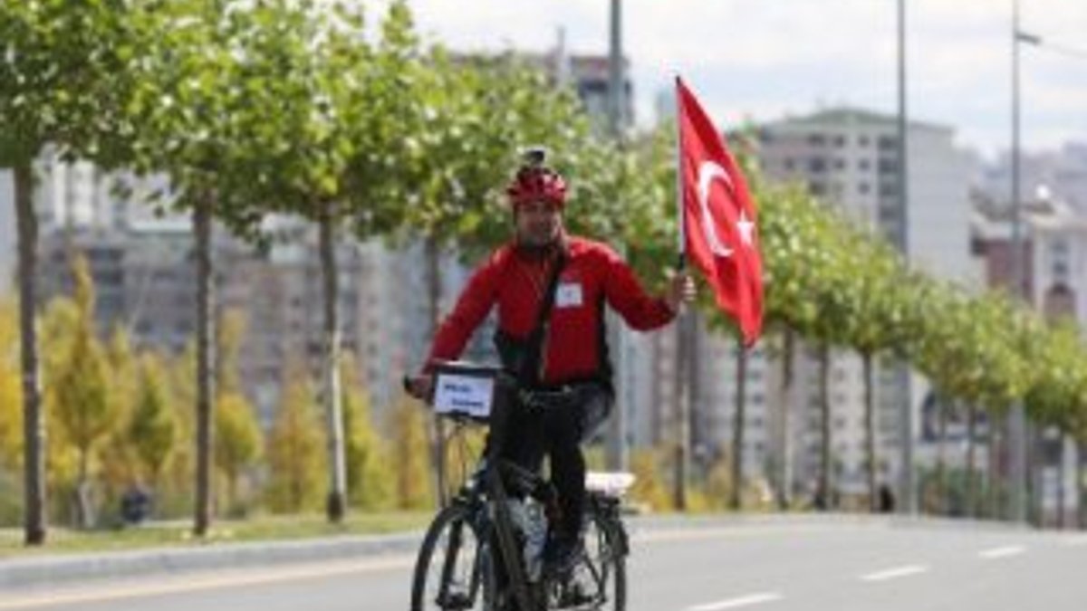 FETÖ'ye tepki için Almanya'dan Ankara'ya bisikletle geldi
