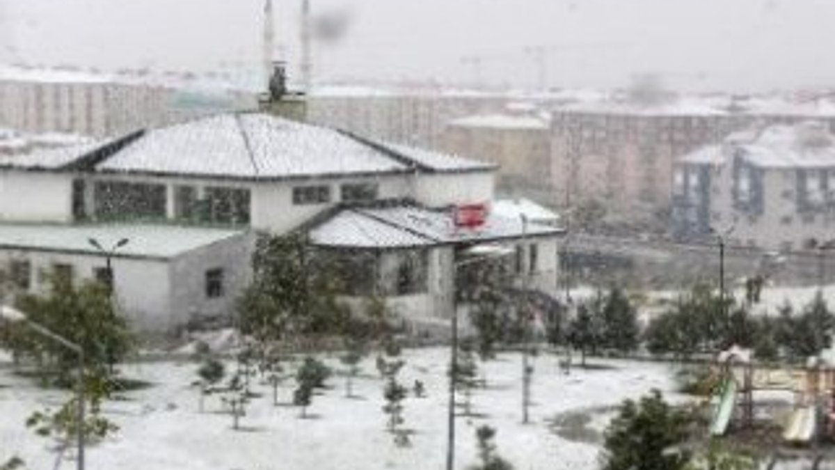 Erzurum'a yılın ilk karı yağdı