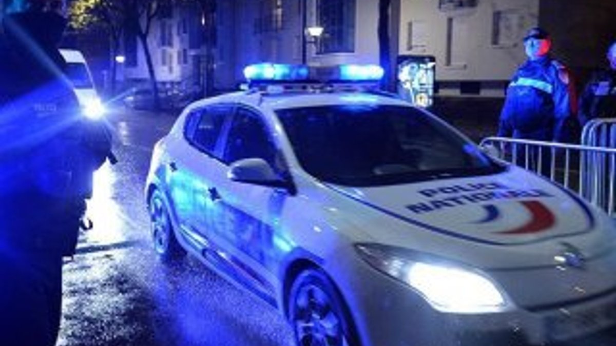 Fransa'da başörtülü kadına silahlı saldırı