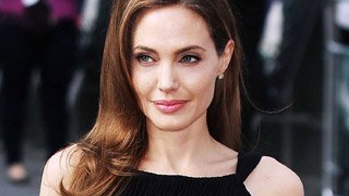 Rus yazardan Angelina Jolie'ye evlenme teklifi
