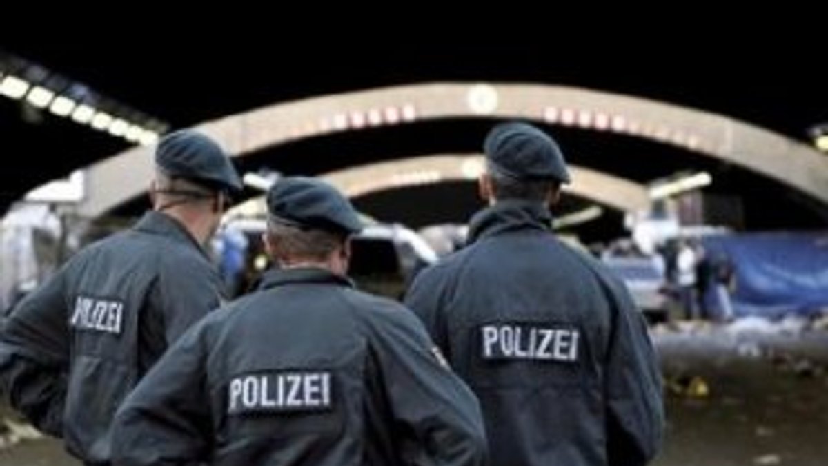 Almanya'da polis bir mülteciyi vurdu