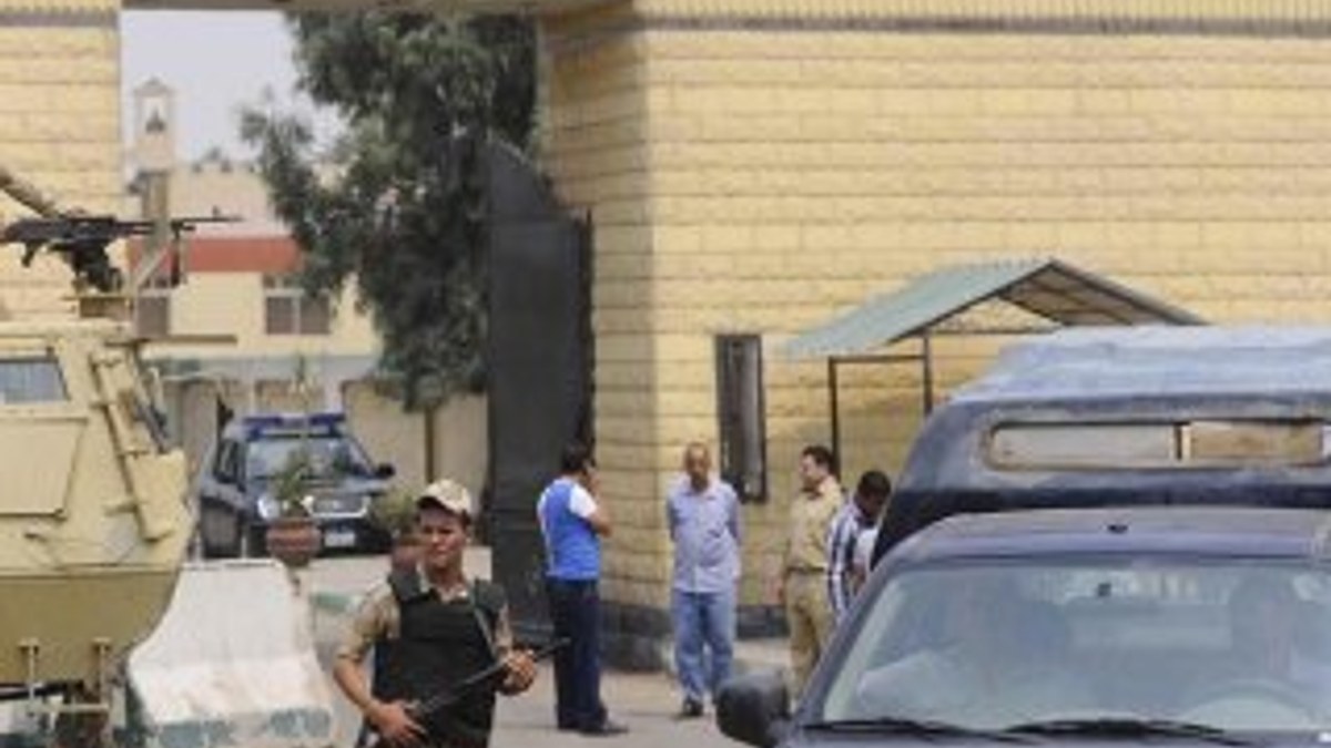 Mısır'da siyasi mahkumlar cezaevinde mezar hayatı yaşıyor