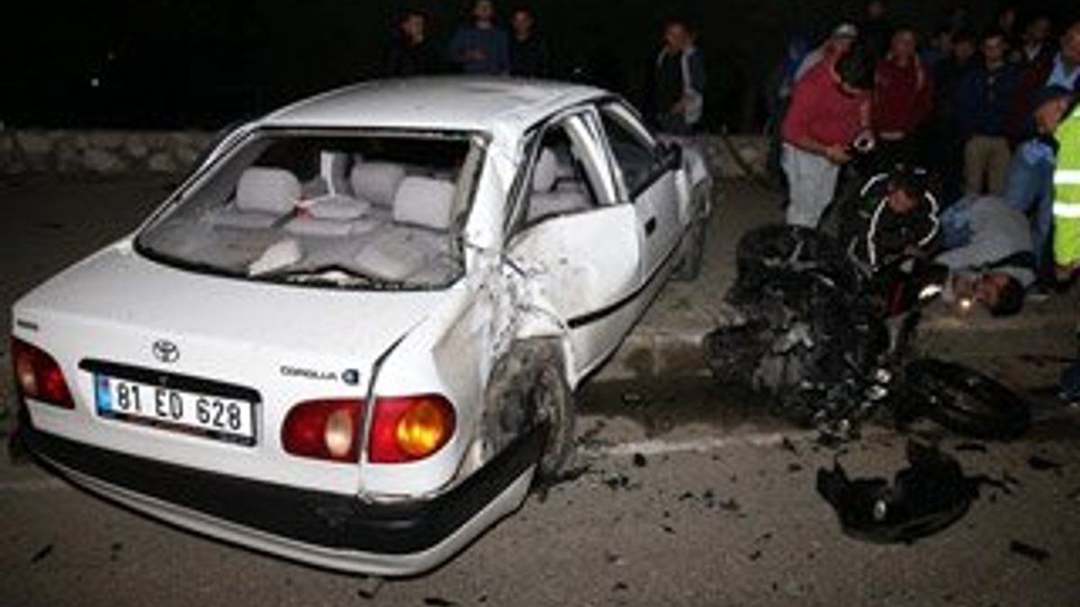 Düzce'de motosiklet otomobile çarptı: 4 yaralı