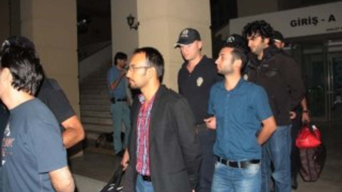 Adana'da 14 polis FETÖ'den tutuklandı