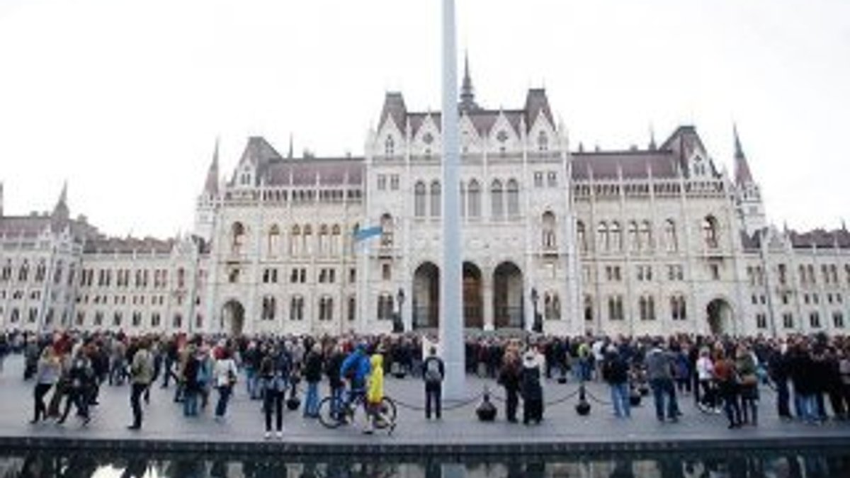 Macaristan'da Nepszabadsag gazetesi kapatıldı