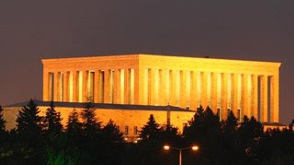 Mimarlar Odası Anıtkabir'e halı saha yapıldığını duyurdu