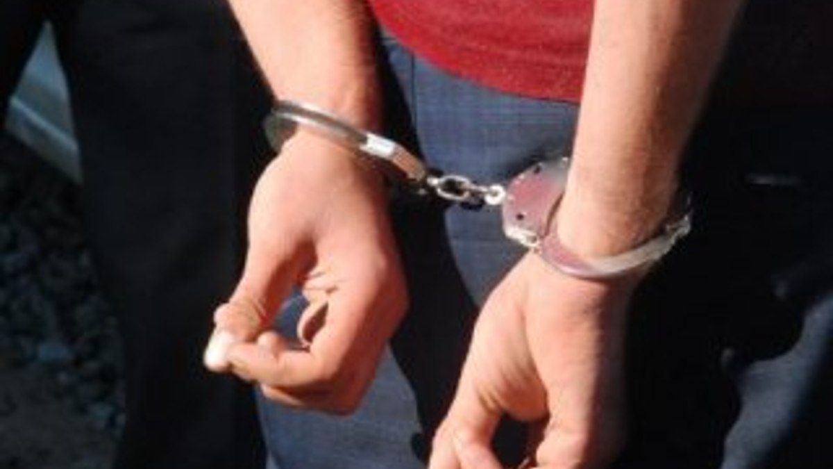 Karaman'da 5 öğretmene FETÖ kelepçesi