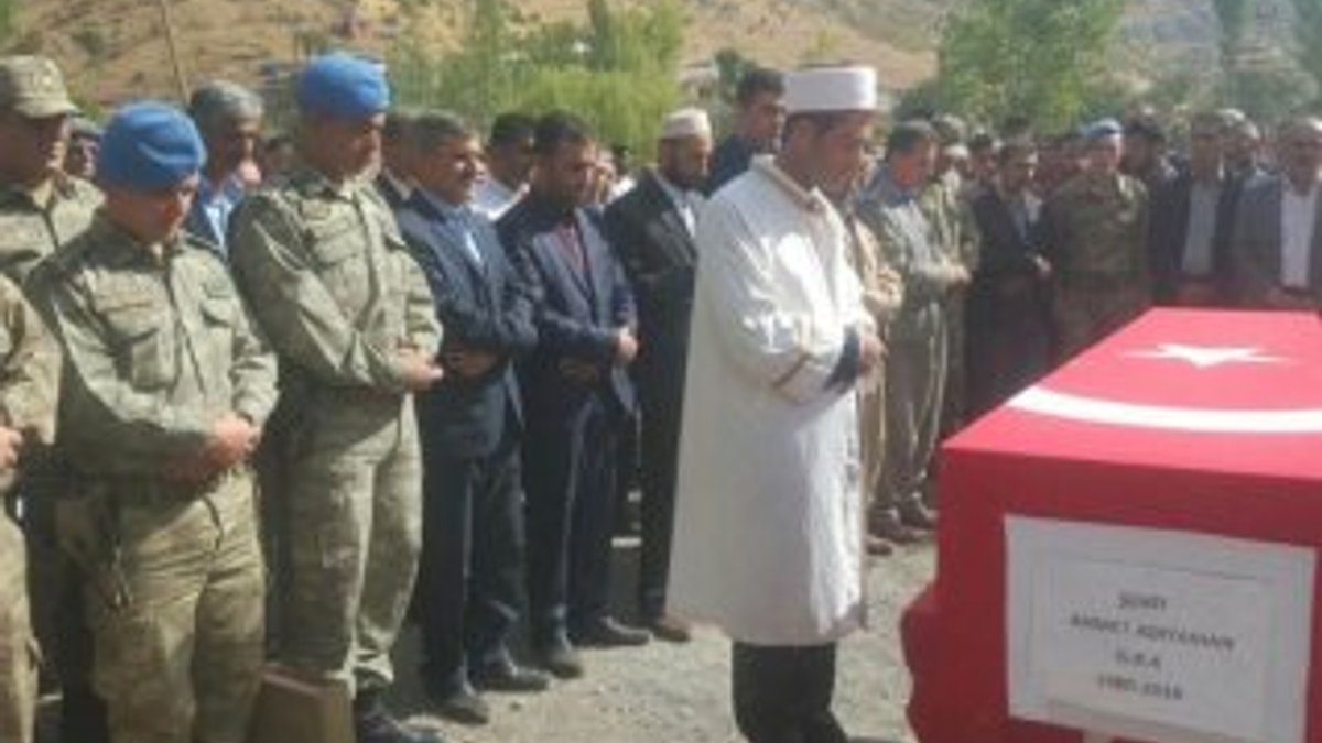 PKK’lı teröristlerin şehit ettiği korucu toprağa verildi