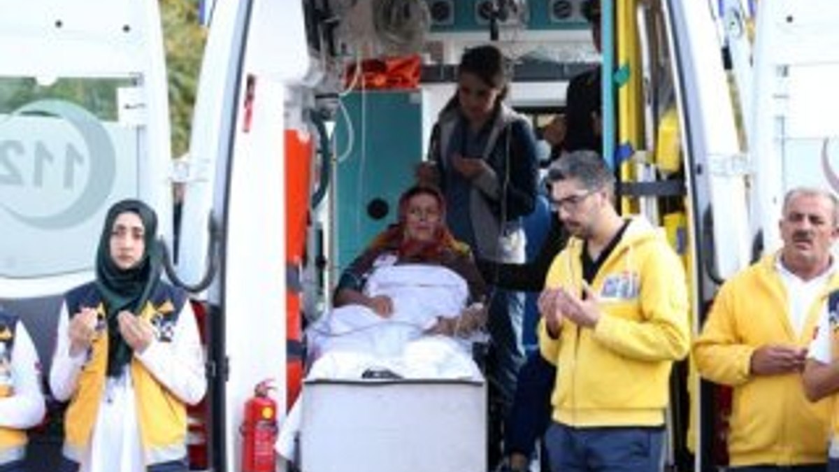 Şehit oğlunu ambulans içinde uğurladı