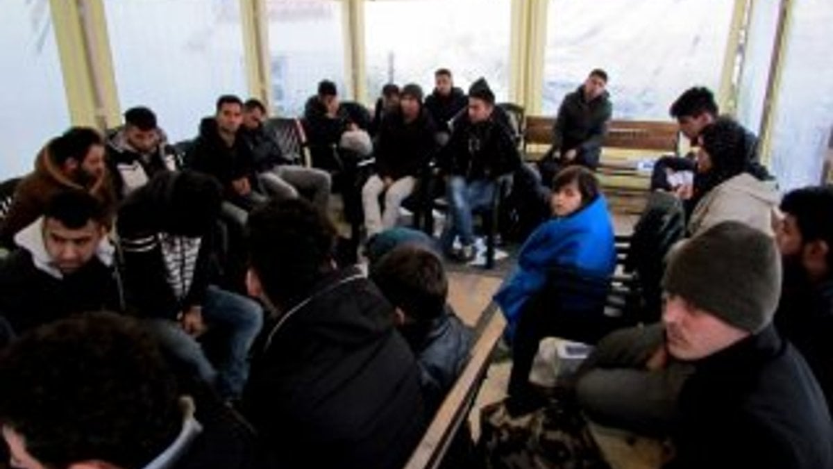 İtalya'ya kaçmaya çalışan 51 göçmen İzmir'de yakalandı