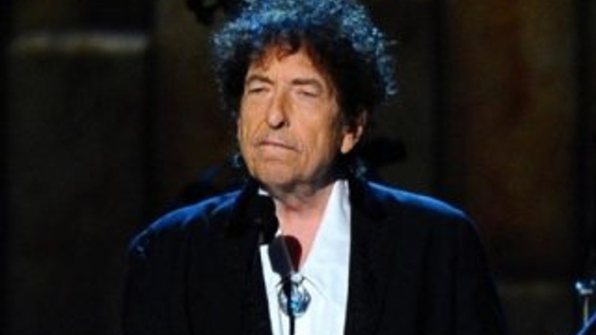 Bob Dylan'a tepkiler büyüyor