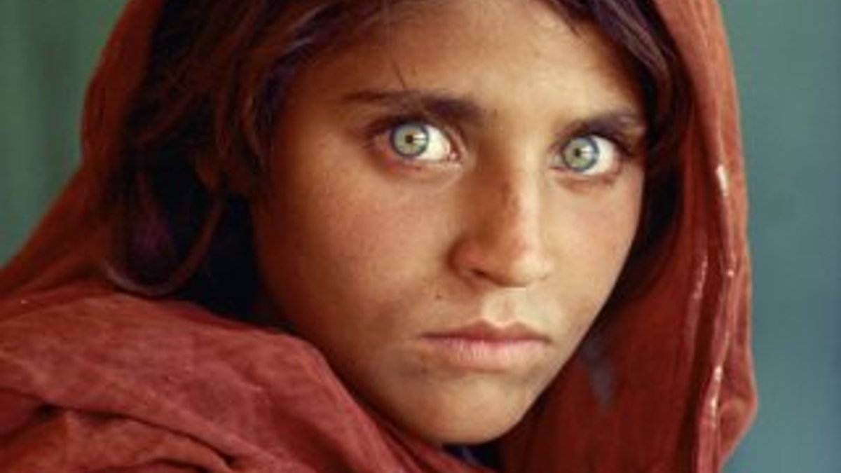 Efsane pozu ile tanınan Afgan Kızı gözaltına alındı