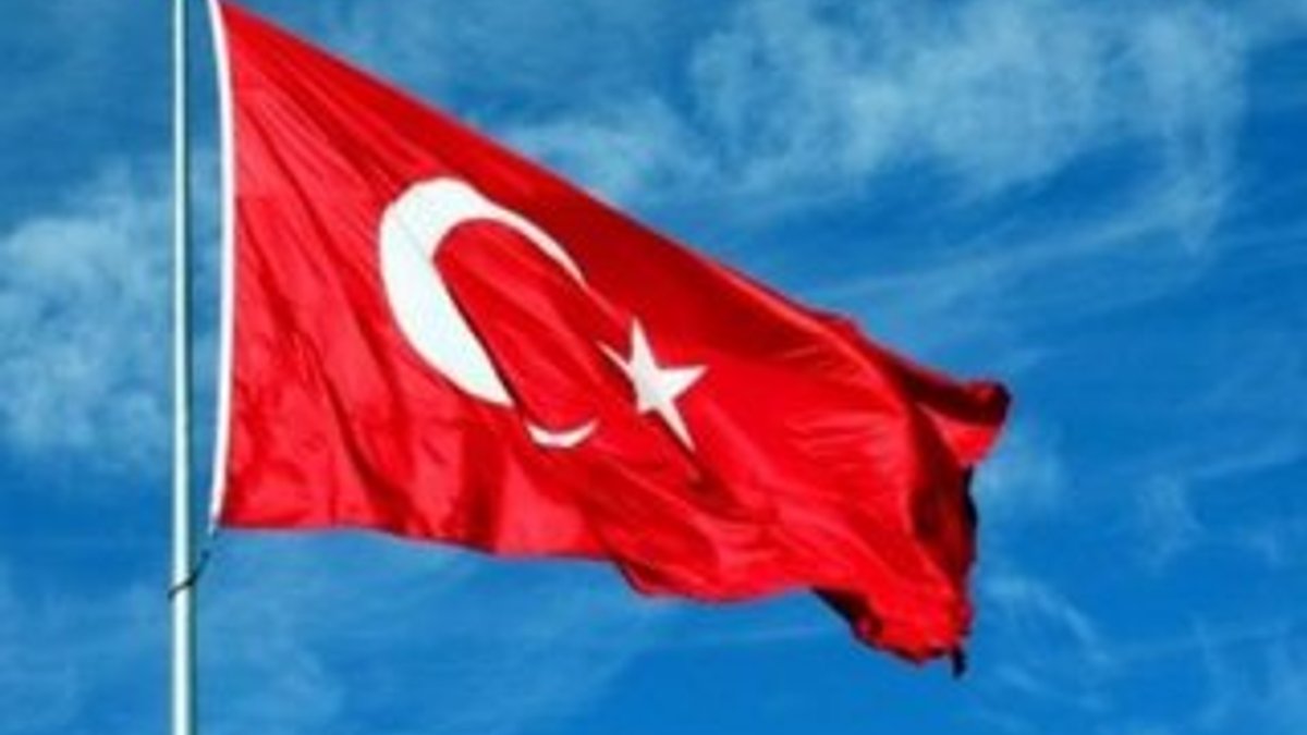 Arnavutluk'tan Türk bayrağı kararı
