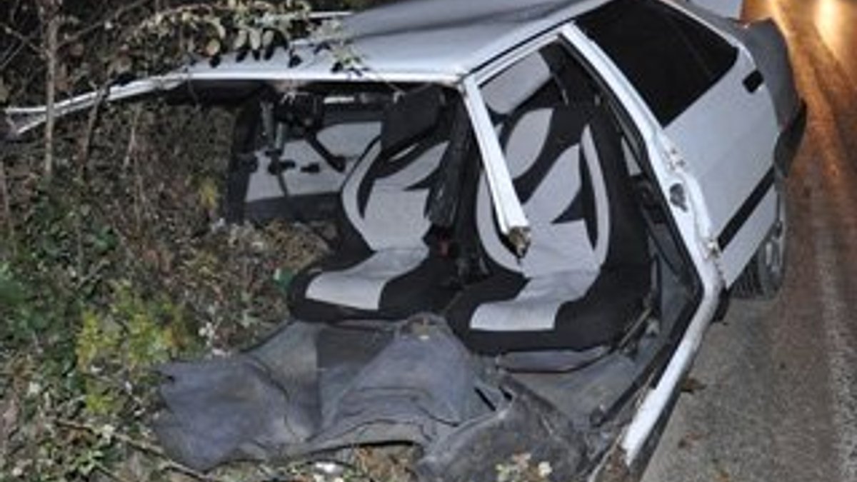 Bursa'da kazada otomobil 3 parçaya ayrıldı: 3 yaralı
