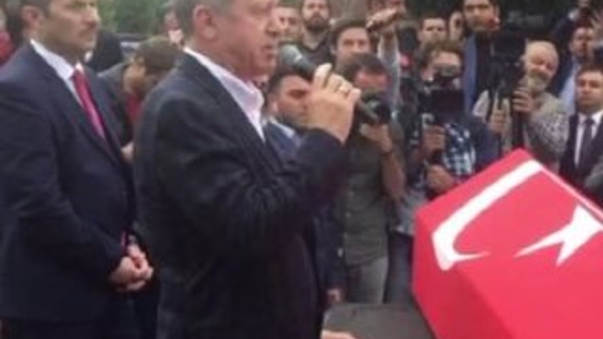 Erdoğan şehit kaymakamın cenazesinde Yasin okudu