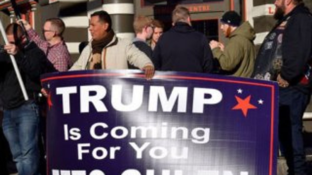 ABD'de 'Trump senin için geliyor FETÖ' pankartı