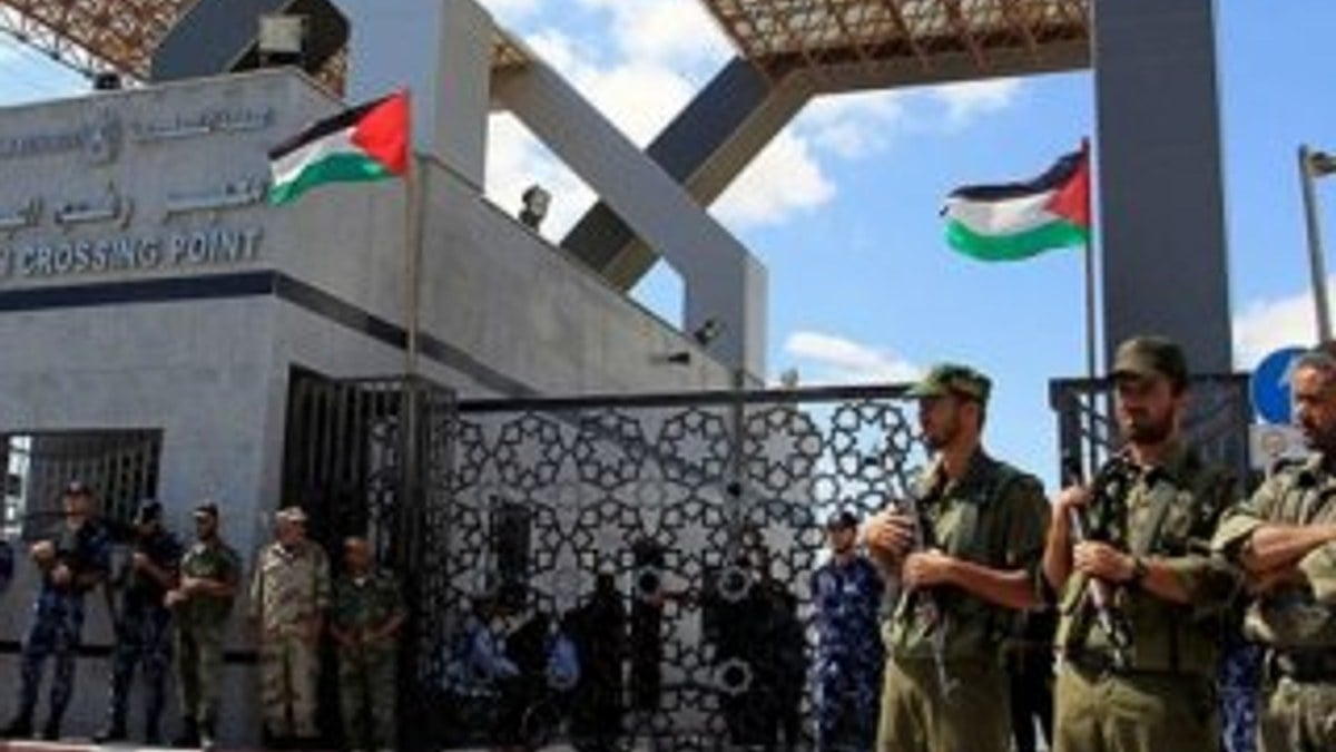 Mısır Refah Sınır Kapısı'nı açtı