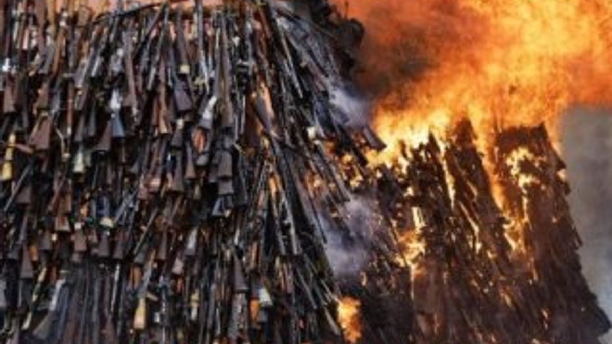 Kenya'da binlerce silah yakıldı