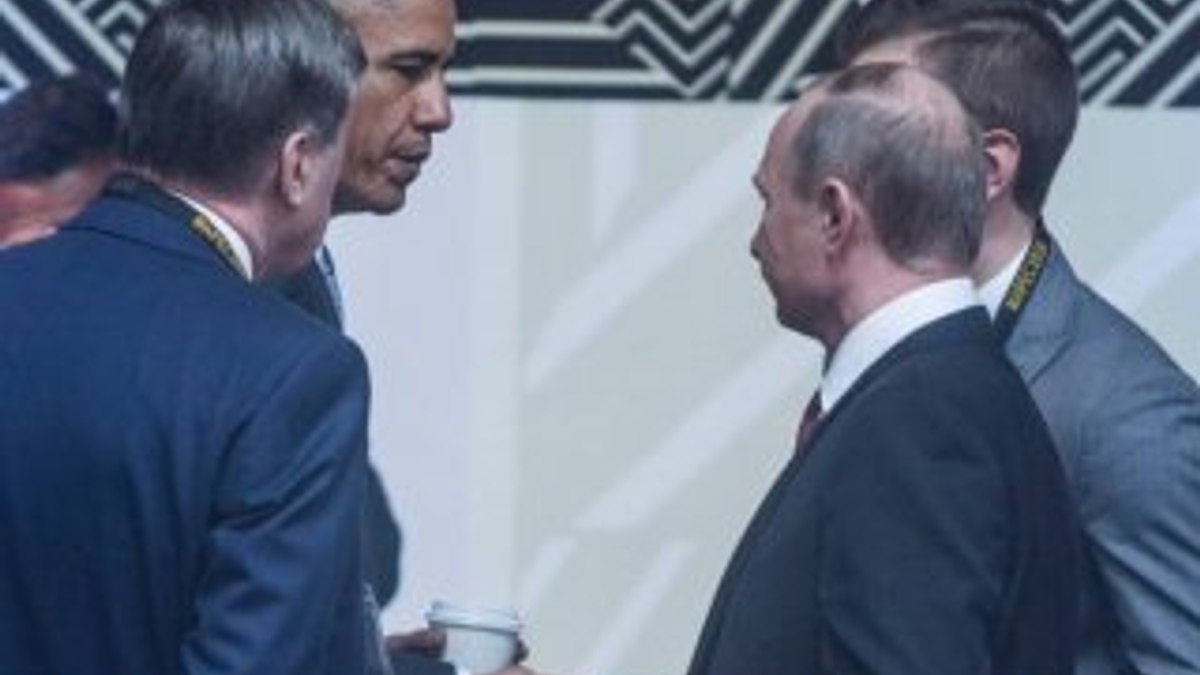 Obama ve Putin ayaküstü buluştu