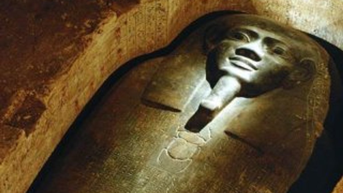 Mısır'da 3 bin 100 yıllık firavun mezarı bulundu