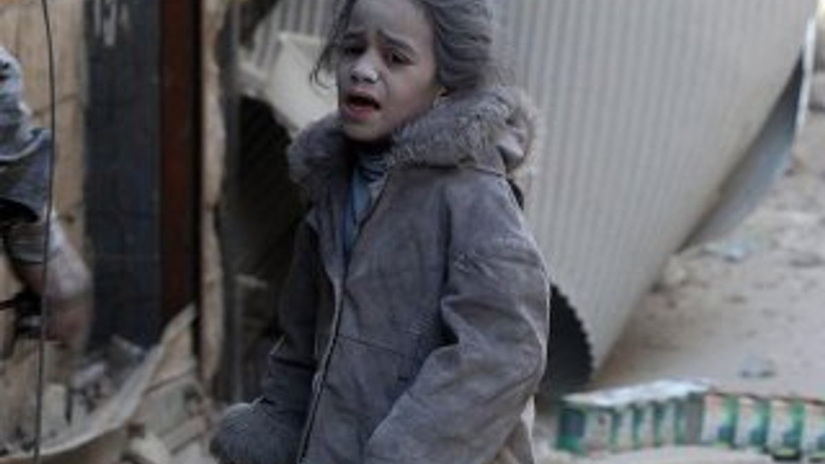 Suriye'de 10 aylık bebek enkazdan sağ çıkarıldı