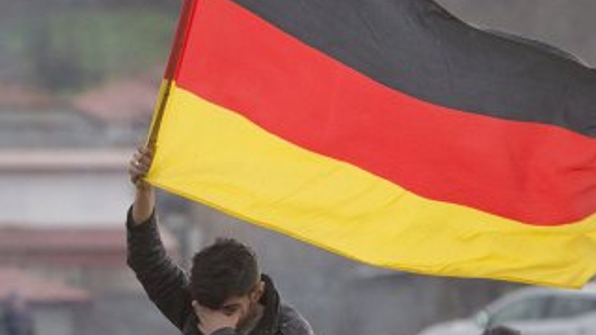 Almanya'da evsiz gençler pedofillere emanet edilmiş