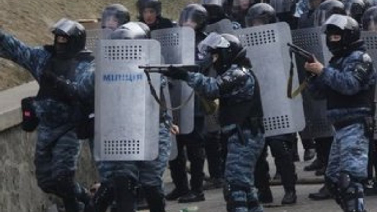 Ukrayna'da polisler birbirlerini vurdu