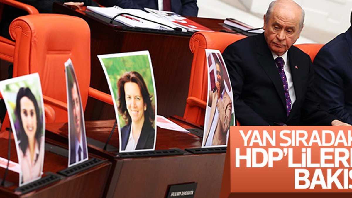 Bahçeli'nin HDP sıralarına bakışı