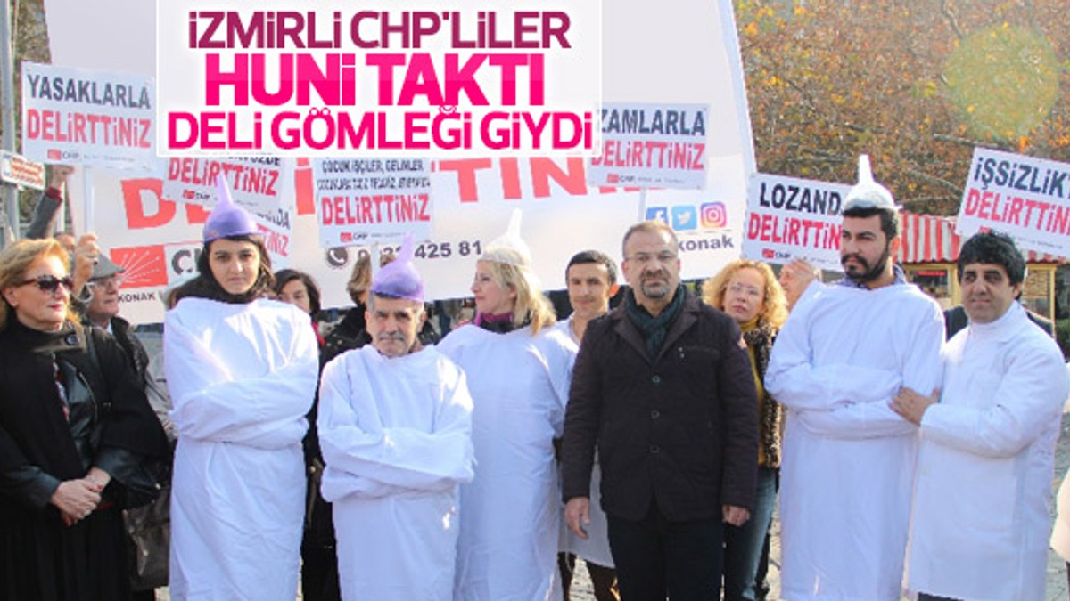 CHP'den İzmir'de deli gömlekli hunili eylem