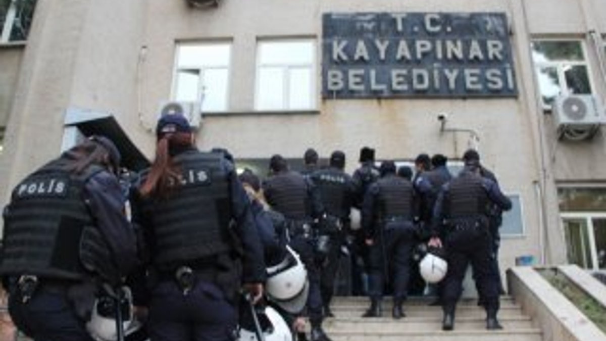Diyarbakır'da 2 belediye başkanı gözaltında