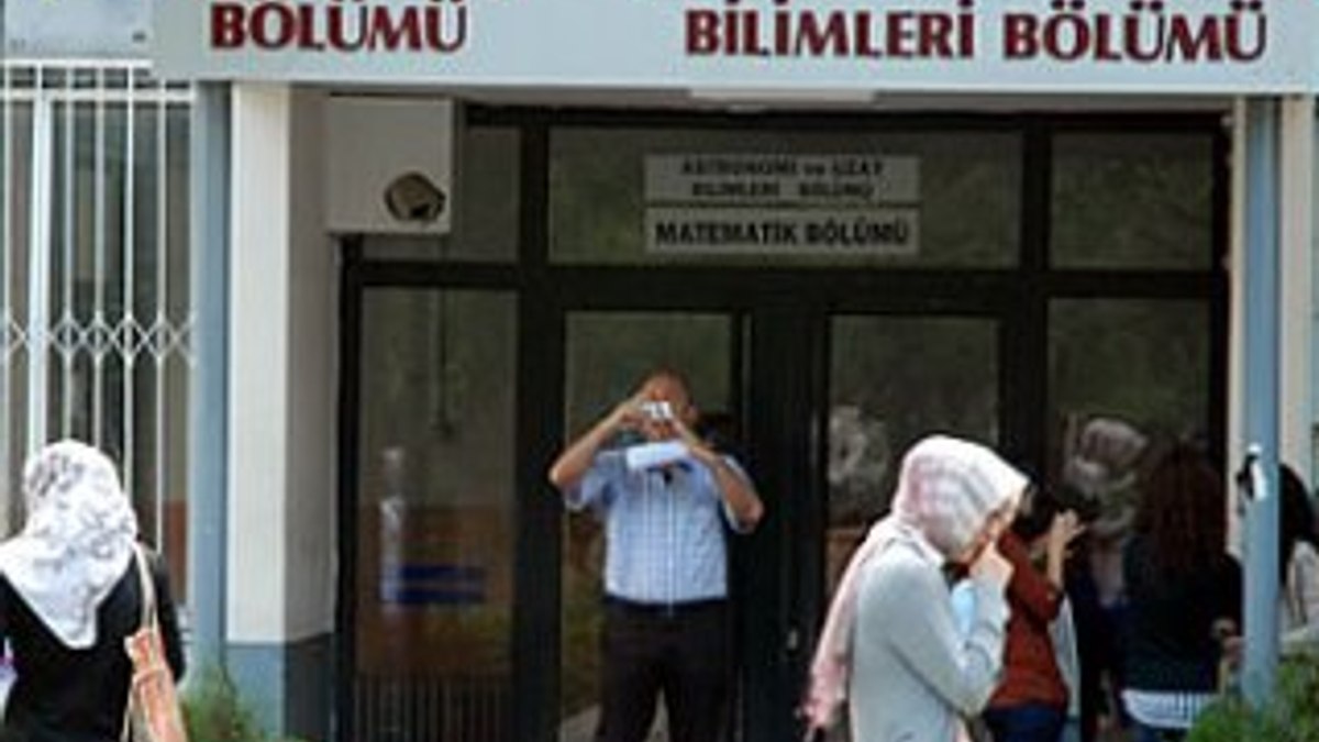 Bilimle değil, başörtüsüyle uğraşan proflar gördü bu ülke