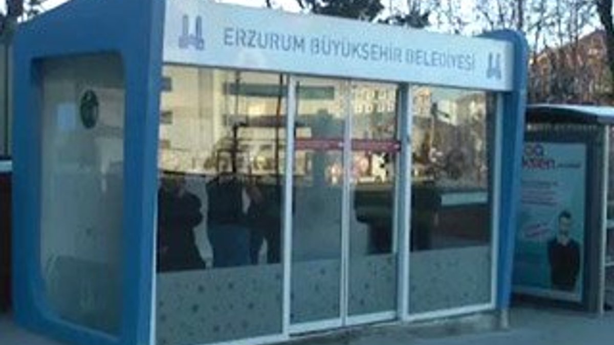 Erzurum'da klimalı duraklar vatandaşın korunağı