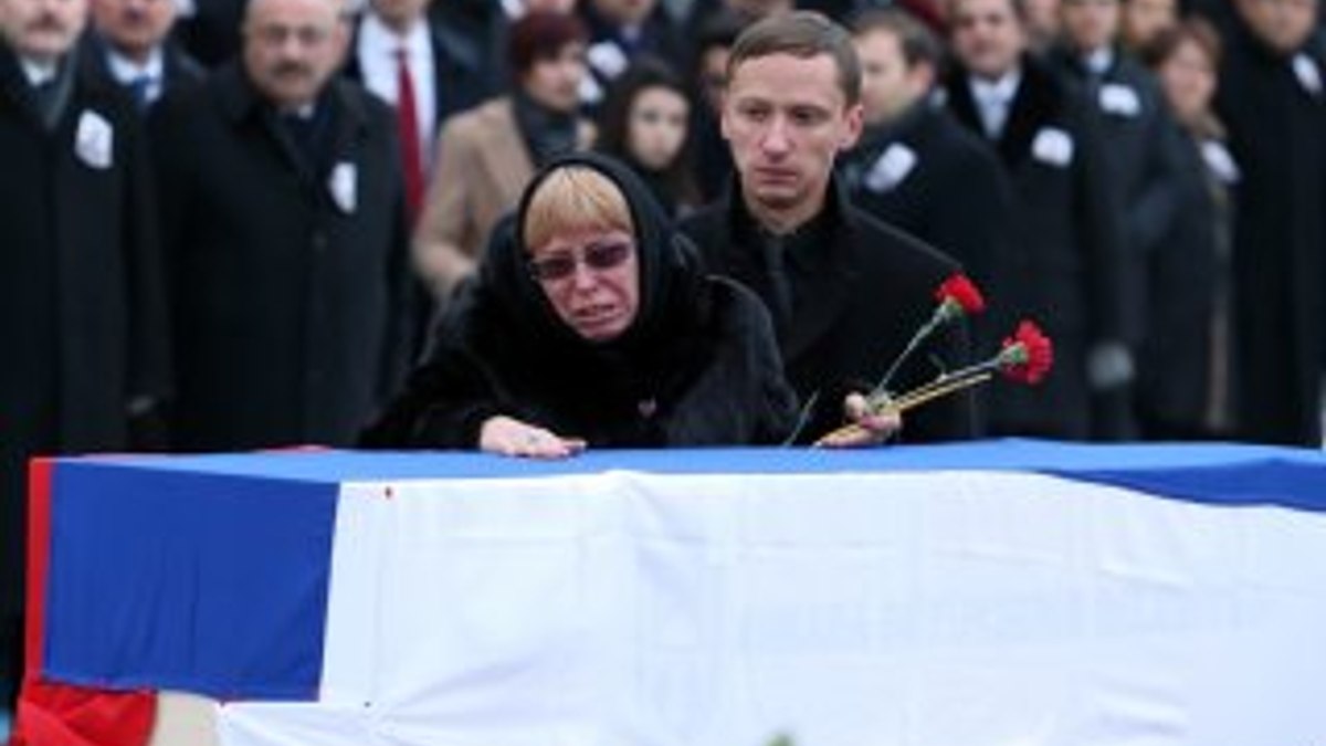 Marina Karlov'un eşine vedası