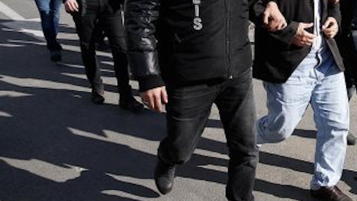 İzmir'de FETÖ soruşturması: 7 tutuklama