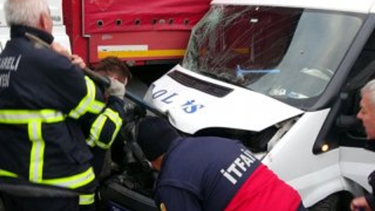 Çevik Kuvvet minibüsü kaza yaptı: 11 yaralı